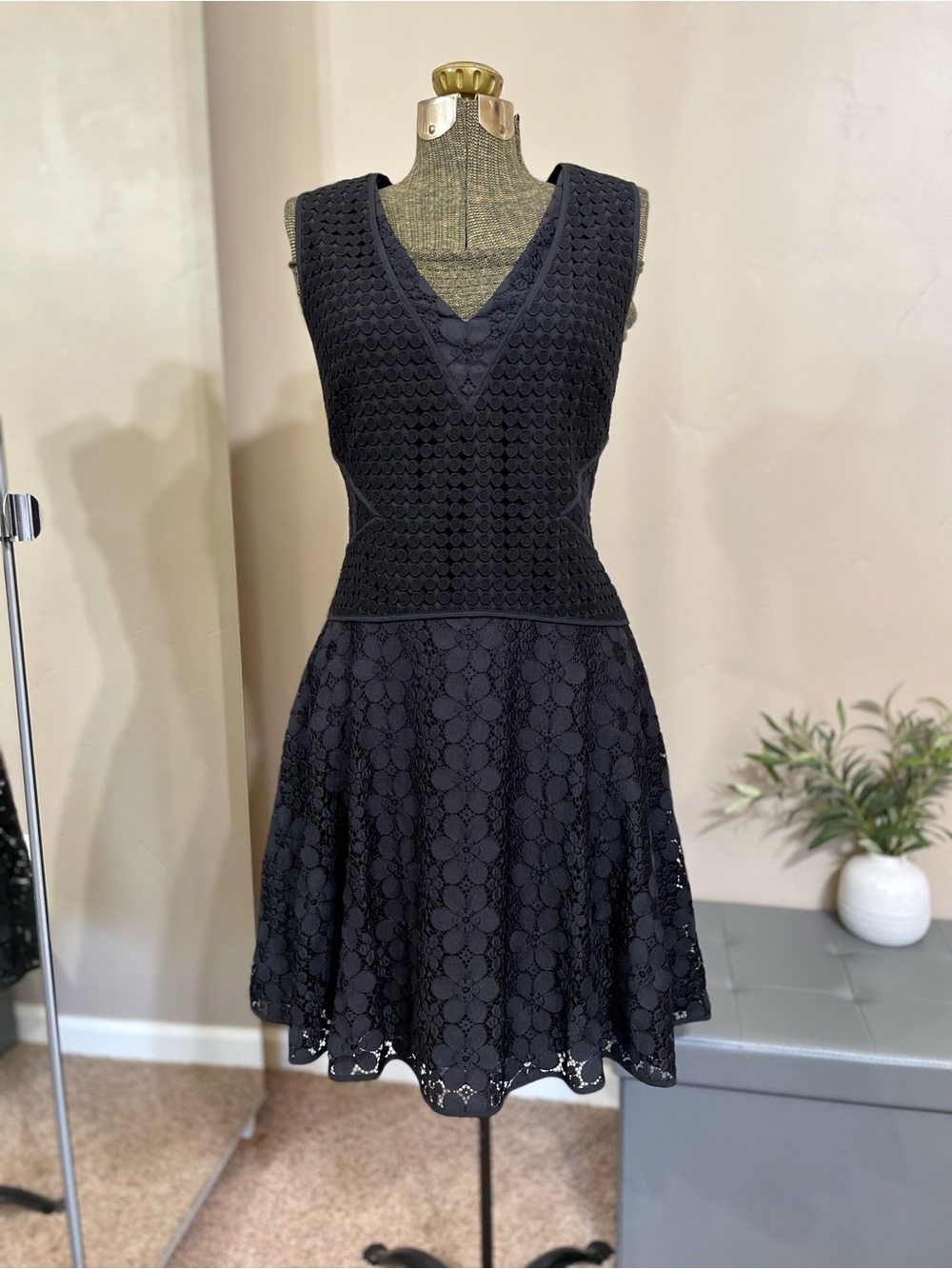 Diane von Furstenberg Fiorenza Black Embroidered Lace Mini Dress Fit & Flare NEW